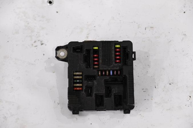 R 12 ÇIKMA YEDEK PARÇA MEGAN2 SİGORTA TABLASI